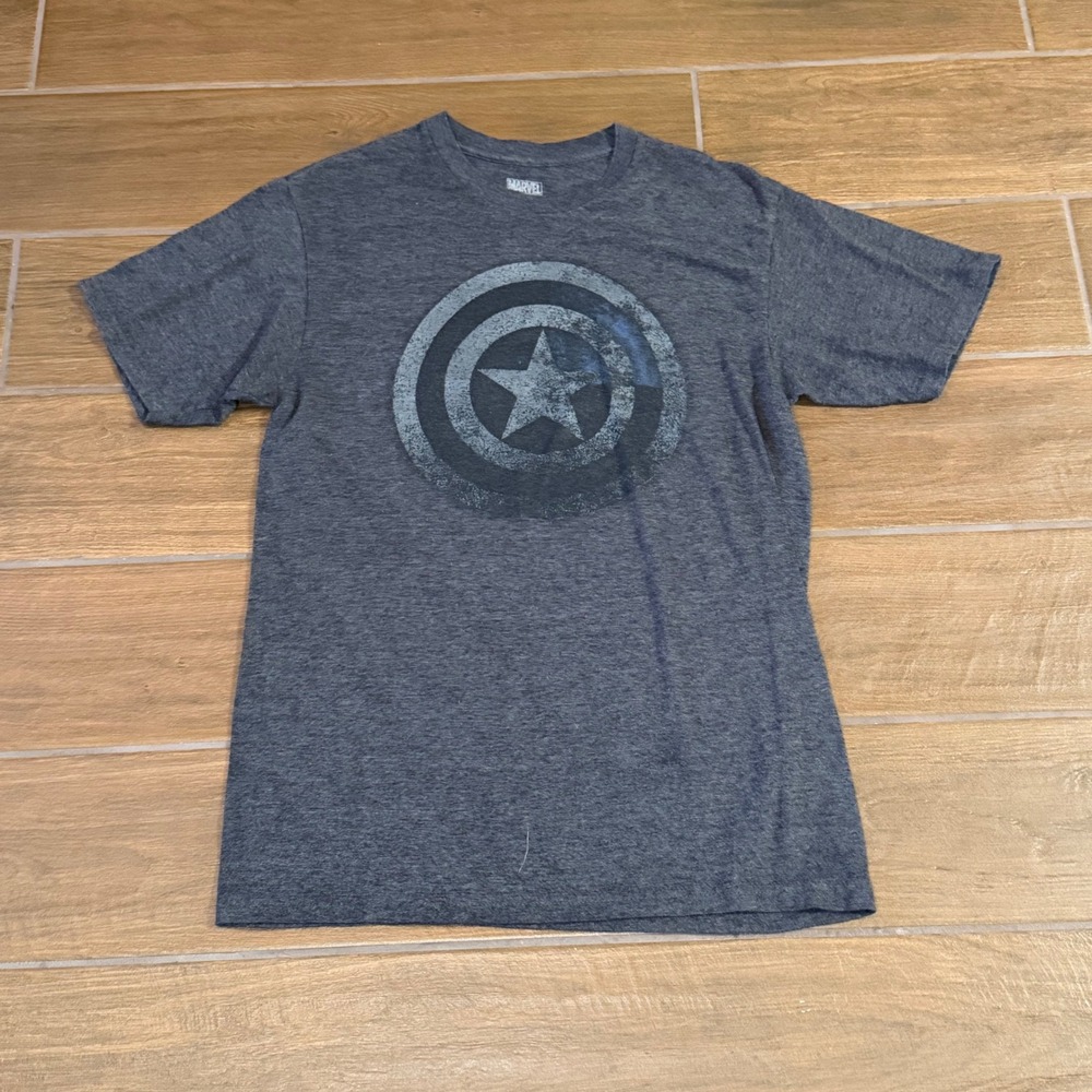 Marvel Captain America Shield Graphic T-Shirt Mens Medium Gray Distressed Logo